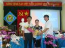 ĐH Chi bộ - Tặng hoa chúc mừng - 