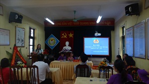 Đ/c Vũ Thị Thanh Hường – Ủy viên Ban thường vụ LĐLĐ thị xã Đông Triều phát biểu tại Đại hội